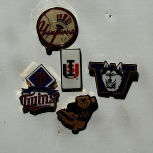 College Pro Sports Souvenir Enamel Pins Baseball Twins NY Yankees Lot Of 5